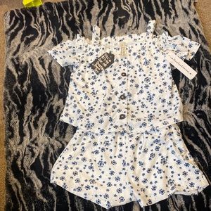 Heart and Arrow Lacey flower short outfit